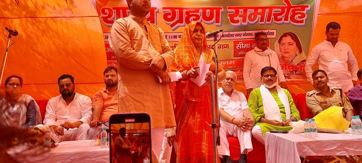 नगर पंचायत अध्यक्ष और 22 सभासदों ने ग्रहण की शपथ